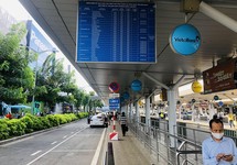 Cần phương án đồng bộ để xe công nghệ bắt khách tại sân bay