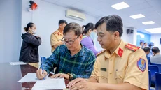 Sáp nhập tỉnh, người dân có cần đổi biển số xe, đăng ký xe không?