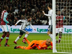 West Ham - MU (0-2): Chiến thắng may mắn