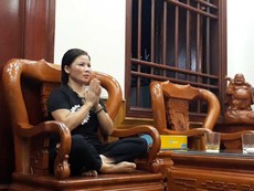 Mẹ Quang Hải cầu nguyện khi thấy con trai bị chấn thương