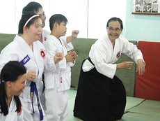 Nữ võ sư U80 hơn 10 năm dạy võ cho trẻ khuyết tật