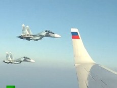 Tiêm kích Su-30SM bảo vệ chuyên cơ chở Putin đến Syria