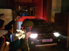 Clip: Xe công an rời khỏi nhà ông Vũ 'nhôm' ở Đà Nẵng