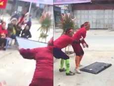 U-23 Việt Nam gỡ hòa, nữ CĐV vui mừng đập vỡ... tivi
