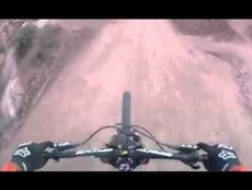 Clip: Thót tim với cuộc thi xe đạp địa hình quay bằng camera hành trình