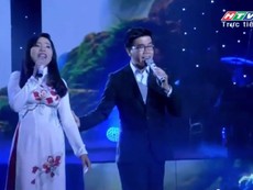 Vợ chồng mình hát 'Người đi xây hồ Kẻ Gỗ'