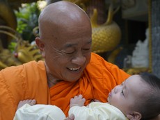 Người cha đặc biệt của những đứa trẻ bị bỏ rơi