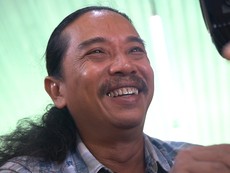 Anh họa sĩ truyền nghề cho người khuyết tật