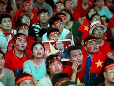 Vui - buồn cùng cổ động viên đội tuyển Việt Nam