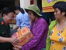Hội CCB Sở Tư pháp TP.HCM tặng quà Tết cho các hộ khó khăn