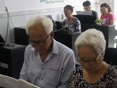 Lớp piano của những học viên tóc bạc