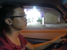 Xe cứu thương miễn phí của người hùng bóng đêm