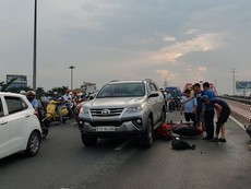 Hiện trường hai vụ tai nạn liên tiếp trên cầu Bình Lợi