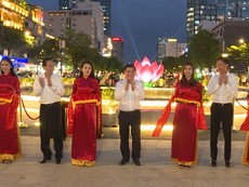 Mở lại tượng đài Bác Hồ ở phố đi bộ Nguyễn Huệ