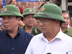 Phó Thủ tướng Trịnh Đình Dũng kiểm tra chống bão ở Bình Định