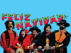 5 người cùng đánh 1 cây guitar, hát Feliz Navidad