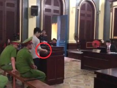 Hành động khó hiểu của sát thủ vụ thảm sát khi nghe luận tội