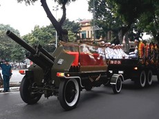 Linh cữu Chủ tịch nước Trần Đại Quang đưa qua nhiều tuyến phố