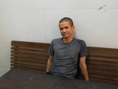 Chân dung kẻ ôm vũ khí nóng cố thủ trong nhà ở Nghệ An