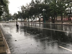 Gió rít từng cơn ở biển Vũng Tàu trước giờ bão đổ bộ