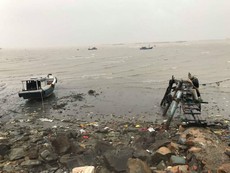 Clip hiện trường: Bão số 9 đang cách Vũng Tàu 30 km