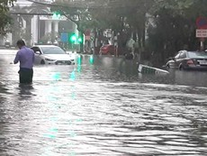 Clip: Mưa lớn suốt đêm, Đà Nẵng biến thành sông