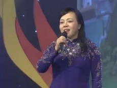 Bộ trưởng Y tế Nguyễn Thị Kim Tiến hát trên sóng trực tiếp