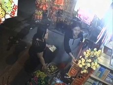 Tiểu thương kể lại vụ lừa lấy tiền thối 2 lần ở TP.HCM