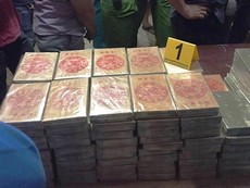 Clip: Cận cảnh 895 bánh heroin bị bắt ở An Sương