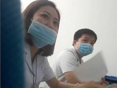Clip: Phóng viên bị hù dọa trong phòng khám Trung Quốc