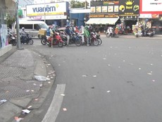 Camera giấu kín: Tờ rơi ngổn ngang ở giao lộ