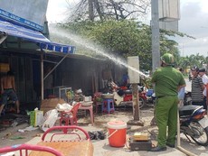 Hỏa hoạn thiêu tiệm sửa xe lúc giữa trưa