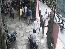 Nhóm hơn 25 người đánh ba người của quán nước bị thương