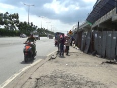 Video: Người đi xe bus nói gì khi dẹp băng móc túi Suối Tiên