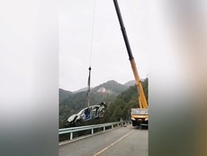 Sống sót kỳ diệu sau khi rơi xuống vực sâu 100 m