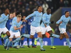 Man City may mắn loại Leicester City