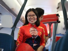 Fan hô vang 'Việt Nam vô địch' chào đón đội tuyển trở về
