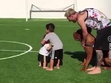 Ronaldo và Messi, ai 'chăm' con hơn?