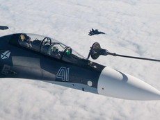 Ngoạn mục 2 tiêm kích Sukhoi tiếp nhiên liệu trên không