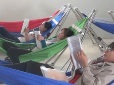Clip:Sinh viên được ngủ trưa, phục vụ ăn uống miễn phí