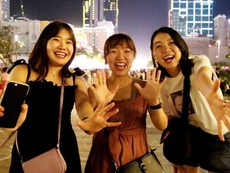 Video: Khách nước ngoài hào hứng đón giao thừa ở Sài Gòn