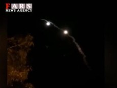 Video: Căn cứ Mỹ tại Iraq hứng hàng chục tên lửa nghi Iran bắn