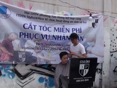 Tiệm cắt tóc 0 đồng phục vụ miễn phí người nghèo