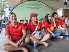 CĐV tiếp lửa U22 Việt Nam ở trận ra quân SEAgames 29