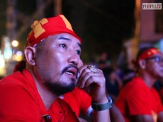 CĐV rơm rớm nước mắt vì Việt Nam không thắng Indonesia