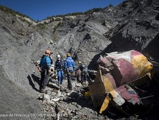 Pháp công bố video hiện trường máy bay Germanwings rơi