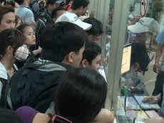 Clip người Sài Gòn đổ ra bến xe tìm mua vé về quê nghỉ lễ