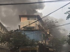 Clip: Cháy lớn tại phố Bát Đàn, Hà Nội