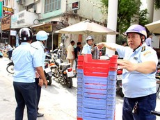 Quận 1 xử nghiêm người lấn chiếm vỉa hè, lòng lề đường