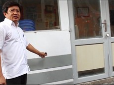 Phó Chủ tịch quận 1 chỉ đạo tháo dỡ trụ sở lấn vỉa hè